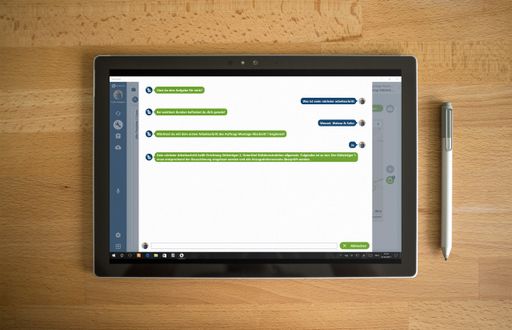  WorkHeld ist die erste Field-Management Software
mit intelligenter Spracherkennung. Die moderne Technologie der
künstlichen Intelligenz wir hier eingesetzt, um Industriemonteuren
und Servicetechnikern die Arbeit zu erleichtern.