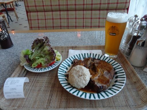  wogoal.com: Schweinsbraten mit Knödel und Bier