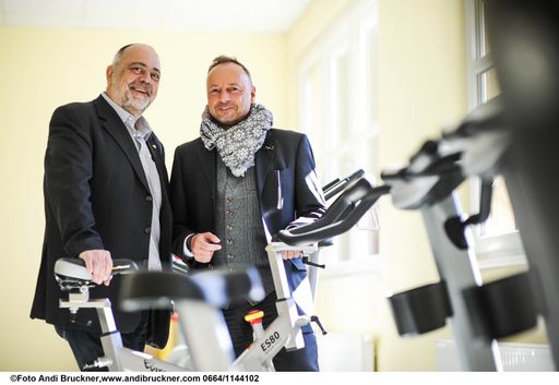 Christian Mesner (Direktor des Erholungs- und
Seminarhauses Schloss Freiland) und Ralf-Wolfgang Lothert (Head of
Corporate Affairs and Communication, JTI Austria)