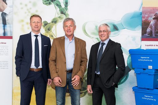  http://www.apa-fotoservice.at/galerie/9081/ Im Bild
v.l.n.r.: Mag. pharm. Florian Fritsch, Mag. Roland Huemer und
Friedrich Pöcherstorfer.