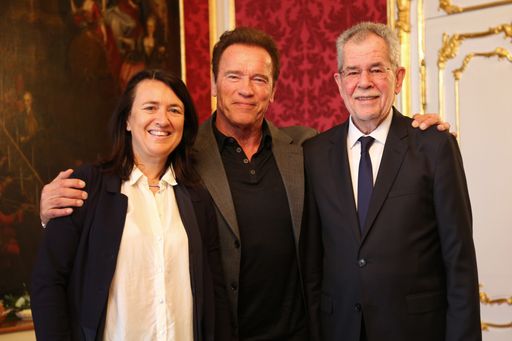 Arnold Schwarzenegger und Monika Langthaler trafen
sich zu einem Arbeitsgespräch mit Bundespräsident Alexander Van der
Bellen in der Wiener Hofburg.