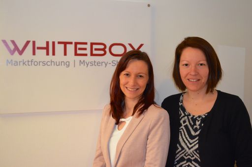  li. Daniela Höllerbauer (Geschäftsführerin
Whitebox) und re. Studienautorin Sabine Postlmayr