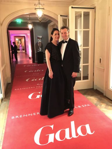  Franz-Josef und Katharina Pirktl vom Tiroler
Alpenresort Schwarz bei der Preisverleihung der GALA SPA AWARDS 2017
für das innovative ME SENSE Spa-Konzept in Baden-Baden.