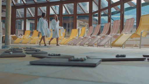 Vorschau Bild von Bild zu OTS - Der TILE & STONE Parcours besteht aus der
Grundplatte und 12 einzelnen Fliesen, mit denen die wichtigsten
Reflexzonen individuell im Parcours stimuliert werden können. Durch
die kleinere Auftrittsfläche können die spezifischen Reflexzonen
intensiver bearbeitet werden. Den Parcours gibt es in 3
verschiedenen Varianten: Innenbereich - Garten - Direkteinbau