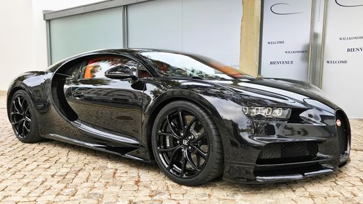 Er ist schon jetzt eine Legende - der nicht nur von
den Fans lang ersehnte Nachfolger des Bugatti Veyron. Diesmal trägt
er den Namen Chiron und stellt allein von den Leistungsdaten her
alles in den Schatten, was sonst noch so an automobilen Überfliegern
unterwegs ist. Extremer geht es nicht: 1.500 PS stark, weit über 400
km/h schnell - und 3 Millionen Euro teuer! Weiterer Text über ots
und www.presseportal.de/nr/6605 / Die Verwendung dieses Bildes ist
für redaktionelle Zwecke honorarfrei. Veröffentlichung bitte unter
Quellenangabe: "obs/RTL II"