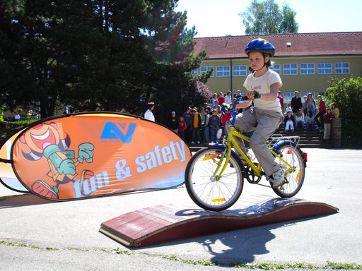  Bild zu OTS - Spaß und Sicherheit für Kinder beim
AUVA-Radworkshop ***Die Nutzung des Bildes für redaktionelle Zwecke
ist kostenlos. Weitergehende Nutzung bedarf der Zustimmung des
Aussenders.***