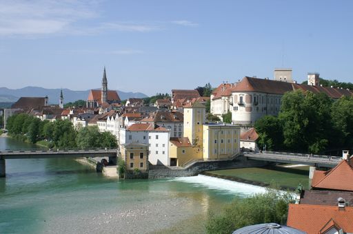  Blick auf die Steyrer Altstadt mit Schloss Lamberg