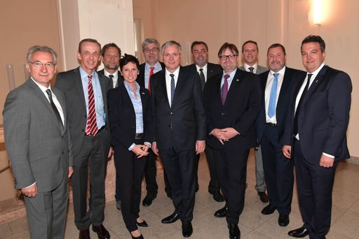 Sozialminister Alois Stöger und die Geschäftsführer
von Integrative Betriebe Österreich