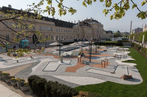 Vorschau Bild von Skulpturenpark "MQ Amore" am MQ Vorplatz