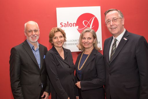 v.l.: Dr. Gerald Bachinger (Sprecher der Patientenanwälte), Mag.
pharm. Corinna Prinz-Stremitzer (Salon A-Obfrau Stv.), Mag. pharm.
Dr. Ulrike Mursch-Edlmayr (Salon A-Obfrau), Dr. Theodor Thanner
(Generaldirektor der Bundeswettbewerbsbehörde)