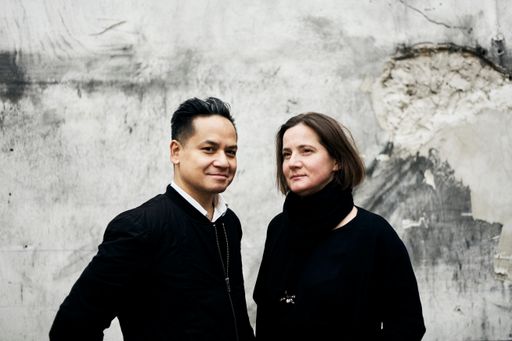Vorschau Bild von PEACH ist eine multidisziplinäre
Kommunikationsagentur, die klassische und digitale Medien
kombiniert. Birgit Vollmeier (CEO/Creative Director) und Yudi
Warsosumarto (CEO/Art Director) werden den Besuchern im designforum
Vorarlberg beim Forward Festival Spin Off Tipps und Tricks für
Kreativarbeiten mitgeben.