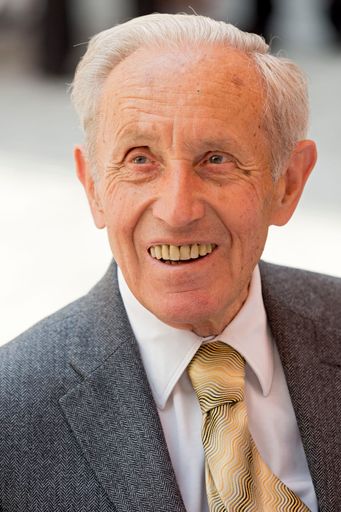  Dr. Carl Manner (Aufsichtsratsvorsitzender und Enkel des
Firmengründers Manner) verstorben