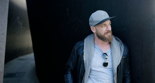  Michael Starkl ist ein österreichischer Regisseur und Produzent,
der für innovative Sendungsformate in außergewöhnlicher Optik steht.
Für GartenKULT auf ORF III wurde er mit einer Akademie ROMY für die
‚beste Programmidee’ ausgezeichnet.