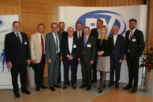 Gruppenfoto zur Eröffnung der SKA-RZ Bad
Schallerbach