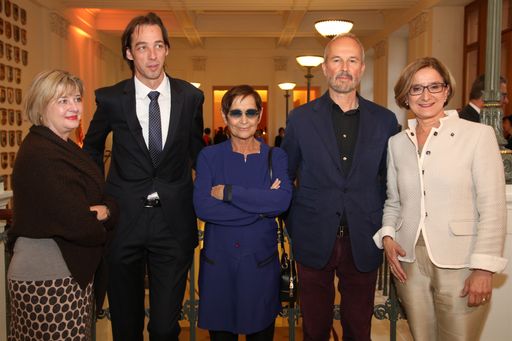 https://www.apa-fotoservice.at/galerie/9182 Die
Kunsthalle Krems und das Land Niederösterreich luden in das Palais
Niederösterreich um neugierig auf die beiden österreichischen
Positionen auf der Biennale in Venedig zu blicken und Chancen zu
diskutieren.