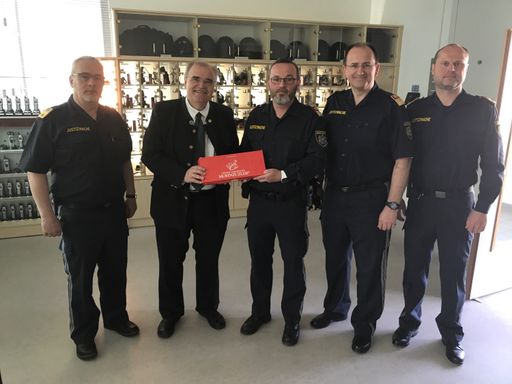 Justizminister Brandstetter verteilt Mohnzelten in
der JA Sonnberg am 1. Mai 2017
