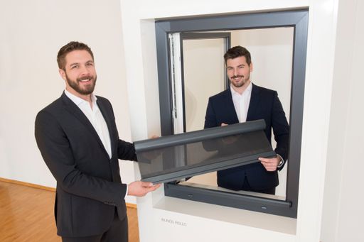 Stefan Hofinger und Philipp Pamminger mit ihrer
patentierten Weltneuheit: BLINOS Rollo