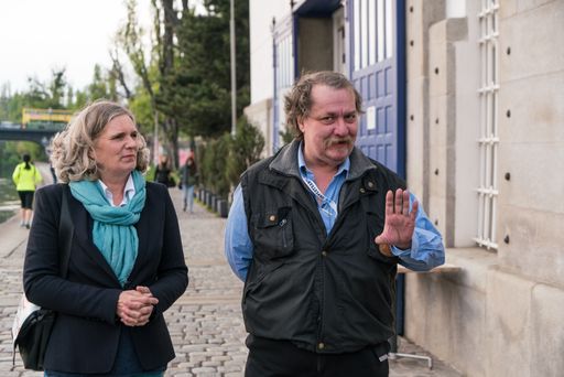 Vorschau Bild von Supertramp Ferdinand & Fremdenführerin Katrin
Kadletz zeigen Wien aus zwei unterschiedlichen Perspektiven, die im
realen Wiener Alltag aufeinander treffen: Historisches und
Kulturelles aus Wien, gemischt mit persönlichen Erfahrungen aus der
Welt der Obdachlosigkeit.