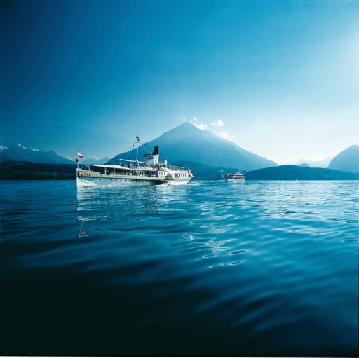 Vorschau Bild von Dampfschiff Blümlisalp vor dem Niesen, Thunersee,
Berner Oberland