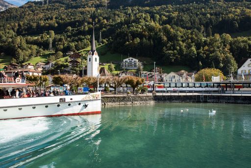Vorschau Bild von Impressionen des neuen Gotthard Panoramazuges
aufgenommen für die SBB, am Montag, 3. Oktober 2016 auf der alten
Gotthardstrecke. (KEYSTONE/Dominik Baur)