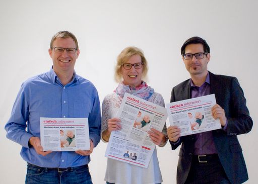  Österreichs erste barrierefreie Zeitung "einfach
informiert" richtet sich an Menschen mit Leseschwäche und alle, die
gerade die deutsche Sprache erlernen. Als Herausgeber fungieren
Brigitta Hochfilzer, Mag. Rainer Hammerle und Norbert Weber.