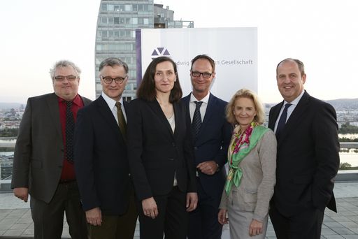  https://www.apa-fotoservice.at/galerie/8754 Im Bild
v.l.n.r.: Mag. Wolfgang Neurath (Bundesministerium für Wissenschaft,
Forschung und Wirtschaft), Prof. Dr. Markus Müller (Rektor
Medizinische Universität Wien), Assoc.-Prof. Dr. Gerda Egger
(stellvertretende Leiterin Ludwig Boltzmann Institut Applied
Diagnostics), Prof. Dr. Markus Mitterhauser (Leiter Ludwig Boltzmann
Institut Applied Diagnostics), Mag. Claudia Lingner
(Geschäftsführerin Ludwig Boltzmann Gesellschaft) und DI Josef Pröll
(Präsident Ludwig Boltzmann Gesellschaft) bei der Eröffnungsfeier
des Ludwig Boltzmann Institut Applied Diagnostics