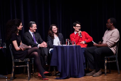 Vorschau Bild von Diskussion des Vereins Wirtschaft für Integration
mit Biber zum Thema "Träumen-Scheitern-Aufstehen-Weitergehen" -