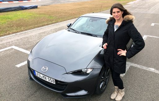 Cyndie Allemann mit dem neuen Mazda MX-5 RF