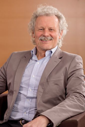  Dir. Ing. Dietmar Stockinger, Obmann der ARGE der
NÖ Pensionisten- und Pflegeheime