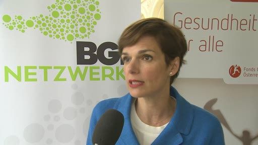 Gesundheitsministerin Pamela Rendi-Wagner eröffnet
die Verleihung der Preise für Betriebliche Gesundheitsförderung
(BGF) des österreichischen Netzwerks für BGF. Zum nunmehr siebten
Mal findet die Verleihung statt – 24 Betriebe aus ganz Österreich
werden ausgezeichnet. Die beiden nationalen Preisträger 2017 heißen:
Leinenweberei Vieböck in der Kategorie Kleinbetriebe sowie Sappi
Austria Produktions GmbH & Co KG in der Kategorie Großbetrieb.