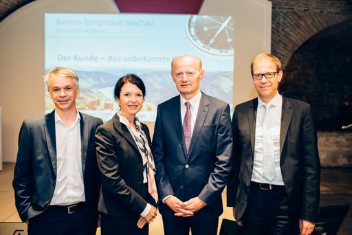 Vorschau Bild von Banken-Symposium Wachau 2017: Mario Offenhuber (RIM
Management KG), Susanne Höllinger (Kathrein Privatbank), Franz
Gasselsberger (Oberbank), Thomas Puschmann (Universität Zürich) (von
links).