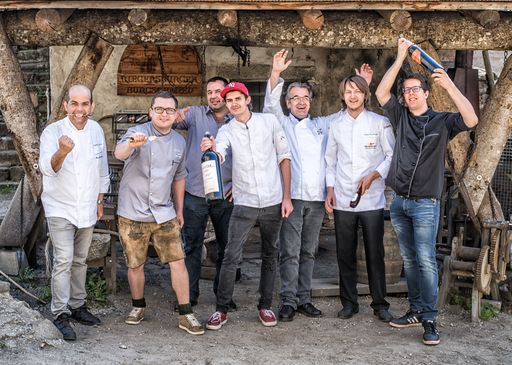 Vorschau Bild von Sieben Spitzenköche der Region bereiten am 25. Mai nach dem
Konzert im Weißen Saal das "Künstlermenü" in der Burgtaverne der
Riegersburg
