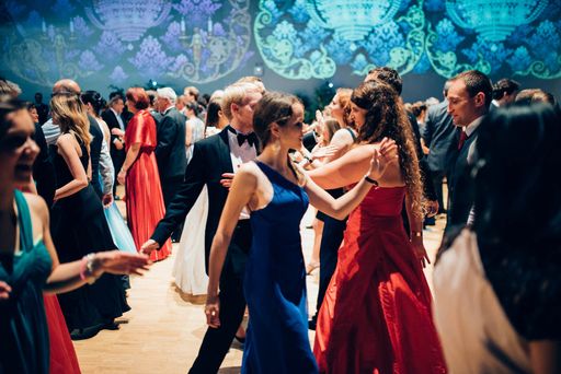 Vorschau Bild von Mitternachts-Quadrille im Ballroom.