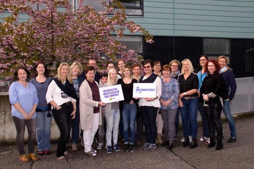 Vorschau Bild von Bezirksalten- und Pflegeheim Ried im Innkreis wird von der MAS
Alzheimerhilfe als "mas qualifiziert" ausgezeichnet.
