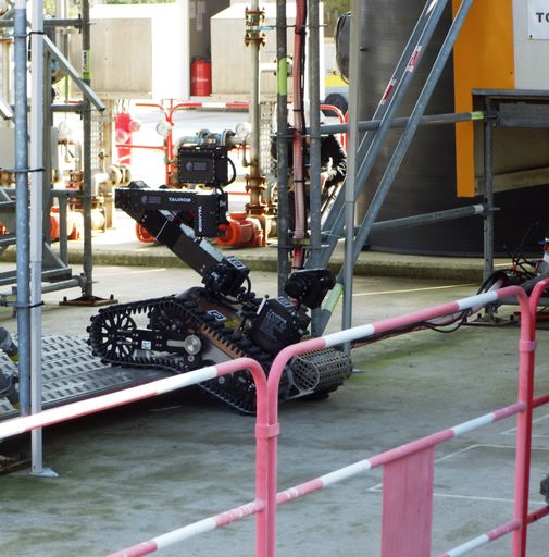  Im Finale der ARGOS Challenge erklimmt der Roboter "Argonaut"
eine Stufe während einer Routine-Inspektion.