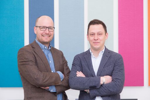 http://www.apa-fotoservice.at/galerie/9263 Im Bild
(v.l.n.r.): Frans Davidsson, Concept Developper Office Ecophon
international, Mag. David Lasselsberger, Verkaufsleiter Ecophon
Österreich