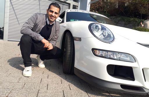 Edel-Autohändler Hamid Mossadegh mit einem Porsche
GT3 RS / Weiterer Text über ots und www.presseportal.de/nr/6605 /
Die Verwendung dieses Bildes ist für redaktionelle Zwecke
honorarfrei. Veröffentlichung bitte unter Quellenangabe: "obs/RTL
II"