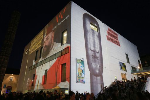  http://www.apa-fotoservice.at/galerie/9292/ Ansicht
des Leopold Museum mit Fassadenprojektion anlässlich der Eröffnungen
der Ausstellung "Joannis Avramidis" und der Festwochenausstellung
"The Conundrum of Imagination" am 18.5.2017