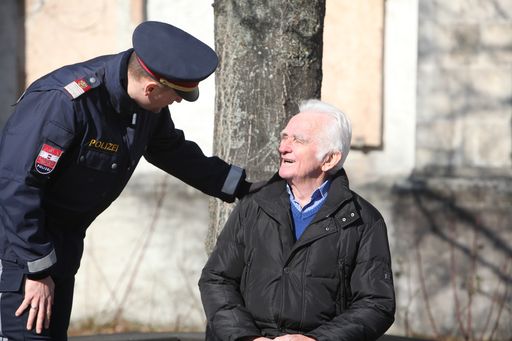 Vorschau Bild von Die Polizei beweist hohe Kompetenz im Umgang mit
Menschen mit Demenz.