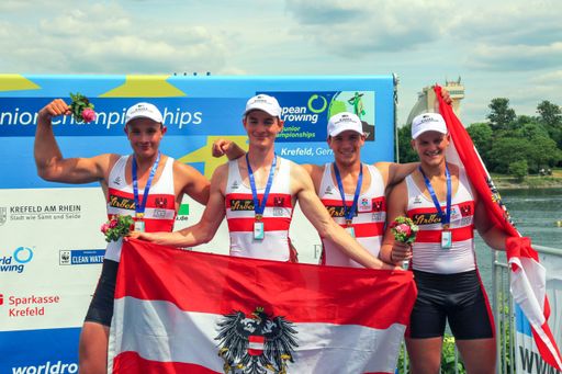 Siegerehrung für die österreichischen
Bronzegewinner bei der Junioren-Ruder-EM in Krefeld 2017.