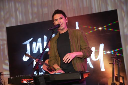 Vorschau Bild von musikalischer Höhepunkt des „Krone“-Sommerfestes
war die Show von Julian le Play (Foto: Copyright Mediaprint/Kronen
Zeitung Fotograf: Peter Tomschi)