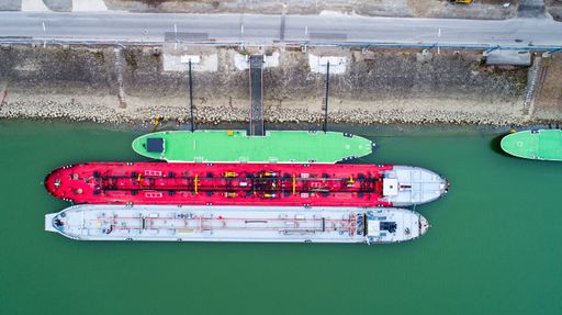Vorschau Bild von Ölhafen Lobau, Blick auf Tankschiffe