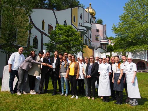 Direktorin Melanie Franke mit MitarbeiterInnen des
Rogner Bad Blumau