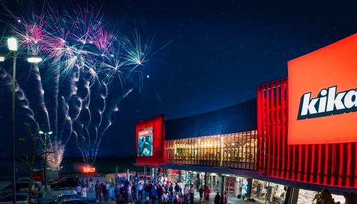 Vorschau Bild von Zur großen Neueröffnung kika Eisenstadt gab es ein
spektakuläres Feuerwerk