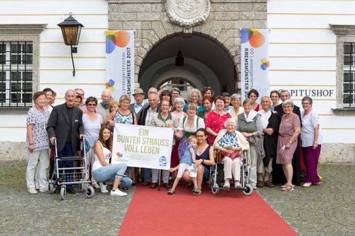  Die Botschaft "Ein bunter Strauß voll Leben" macht
auf den Wert von Gärten für Menschen mit Demenz aufmerksam