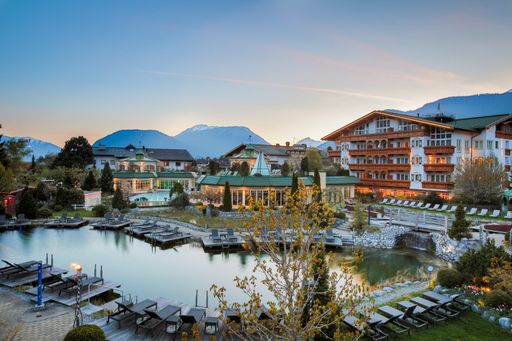 Vorschau Bild von Das Alpenresort Schwarz legt als familiengeführtes
Unternehmen großen Wert auf die Gesundheit sowie die persönliche und
berufliche Weiterentwicklung der 250 Mitarbeiter und
Mitarbeiterinnen.