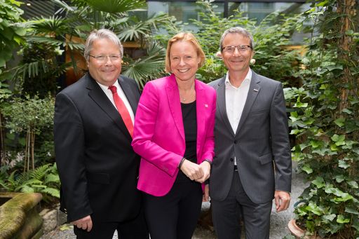 (c) www.annarauchenberger.com / Anna Rauchenberger
- Wien, Austria, 07.06.2017 - PK Österreich Werbung: Tourismus
blickt mit Optimismus dem Sommer 2017 entgegen. FOTO v.l.n.r.: Franz
Hörl, Obmann des FV der Seilbahnen Österreichs, Petra Stolba, GF der
Österreich Werbung, Erik Wolf, GF des FV der Seilbahnen Österreichs