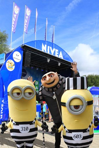  Kevin, Stuart und Gru aus "Ich - Einfach
Unverbesserlich 3" zu Gast am NIVEA Familienfest