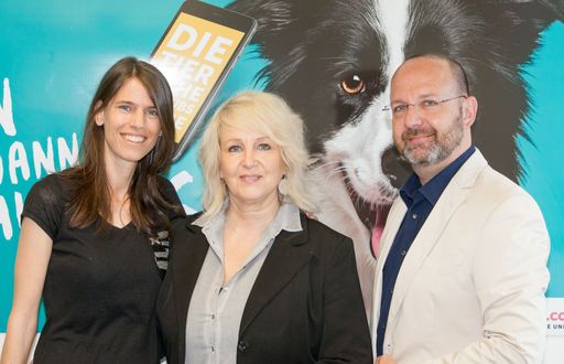  Das Ferienportal Tierischer-Urlaub.com überzeugte
die Fachjury beim diesjährigen T.A.I. Werbe Grand Prix! Am Bild
v.l.n.r.: Mag. Claudia Pertl (Projektleitung Tierischer-Urlaub.com),
Ruth M. Büchlmann (CEO & Founder UPPERCUT group) und Ing. Daniel
Brandstätter (CEO & Founder UPPERCUT group). Der begehrte
Tourismus-Award wurden im feierlichen Rahmen im Hilton Vienna
überreicht.