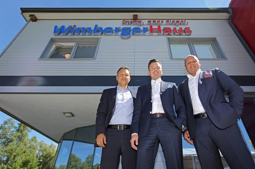 https://www.apa-fotoservice.at/galerie/9516 - im
Bild v.l.n.r.: Norbert Königsecker (Prokurist WimbergerHaus),
Christian Wimberger (Geschäftsführer WimbergerHaus), Alois Schroll
(Bürgermeister Ybbs)